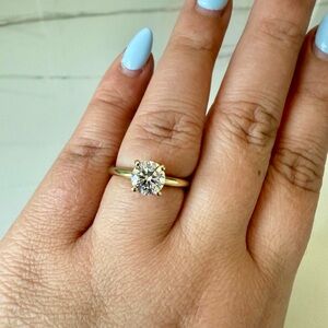 Elegant Gold Solitaire Ring